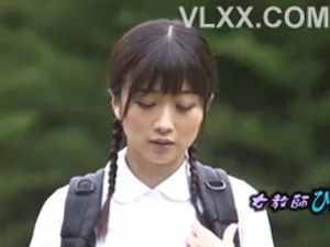 đang giờ nghỉ trưa thì bị cô bạn học xin mút tí…