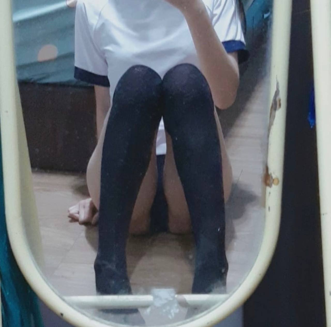 Vợ dâm đãng banh háng cho nhân viên địt